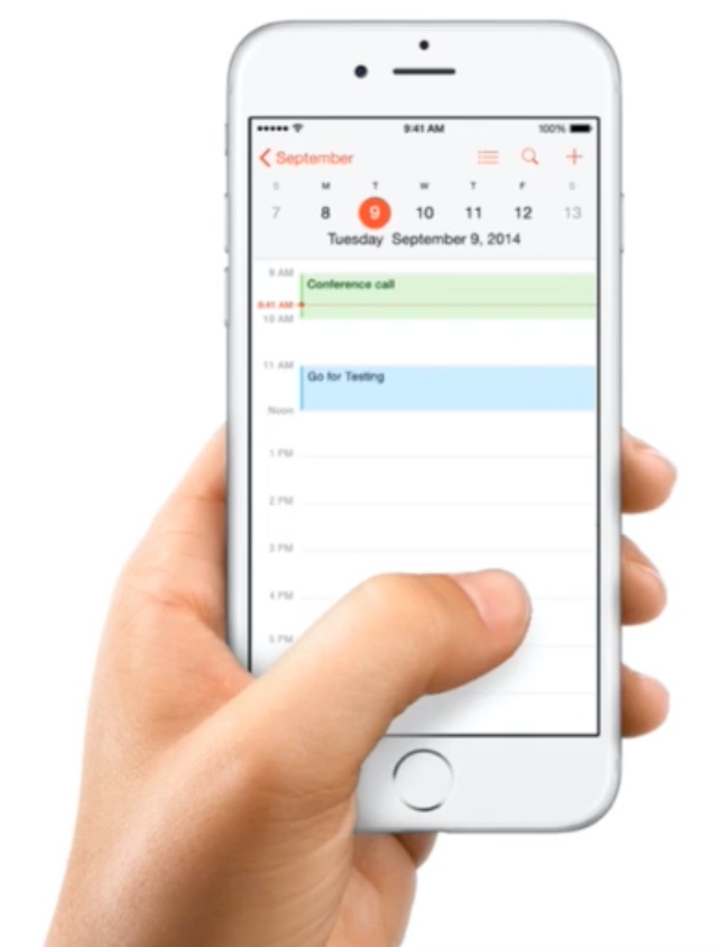 A hand holding a cell phone

Description automatically generated